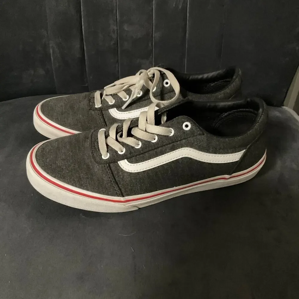Vans old school, low‎ top skate shoes, youth size 7 gently used